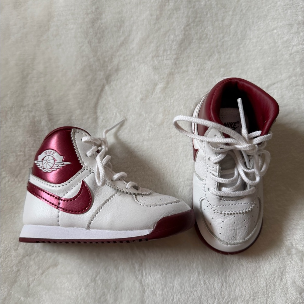 Nike Jordans toddler/baby White and Metallic Red High-Top Sneakers